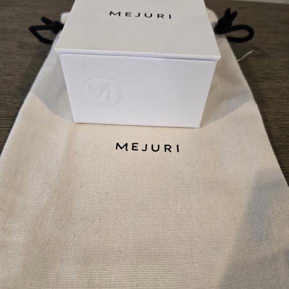 Mejuri Sculptural Hoops gold - Picture 5 of 7